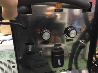 自動車板金用スポット溶接機が久しぶりに入りました。