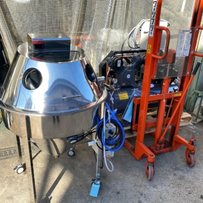 沖縄県浦添市の東京マガジンモータース様にRebornスラントと単相仕様のアネスト岩田コンプレッサーをお買い求め頂きました