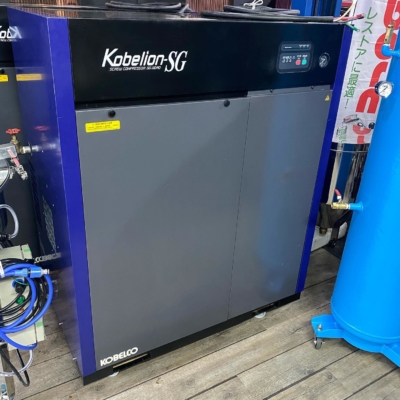 10馬力クラスのスクリューコンプレッサーの中古とても状態のいいのが入荷しました。