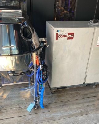 Reborn（標準スラントタイプ）に使える3馬力の中古のパッケージコンプレッサーが1台入荷