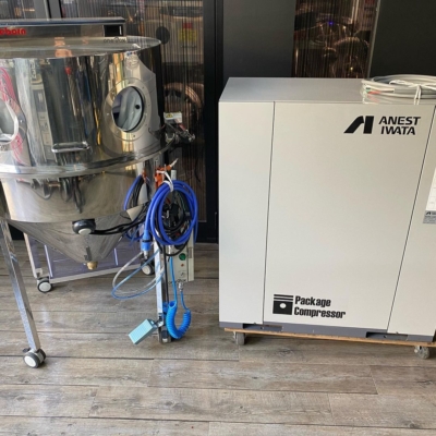 入荷 アネスト岩田CLP37EF-14 60Hz仕様です。三相200V3.7kW